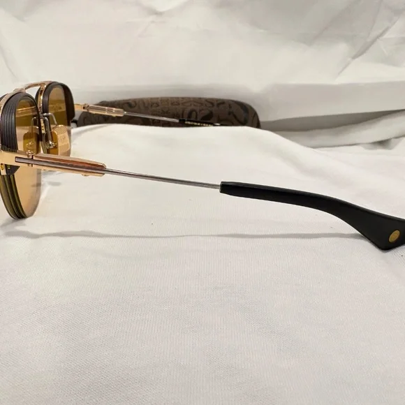 NEW! DITA RIKTON 402 DTS147-54-01-GLD-BLK; TRIPLE LAYER PHOTOCHROMATIC LENS